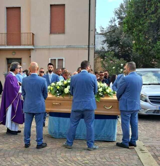 Moto, Vasco e J-Ax per Davide Buzzi. A Codigoro l’ultimo saluto al “gigante buono”