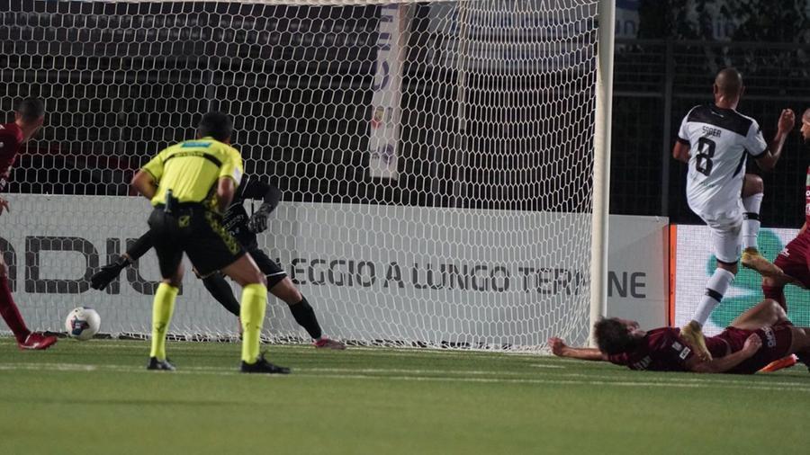 La rete di Saber del momentaneo 1-0 del Cesena sul Pontedera (Foto di Franco Silvi)