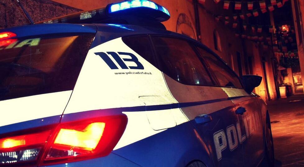 Pisa, inseguito dalla donna palpeggiata: preso dai poliziotti e denunciato