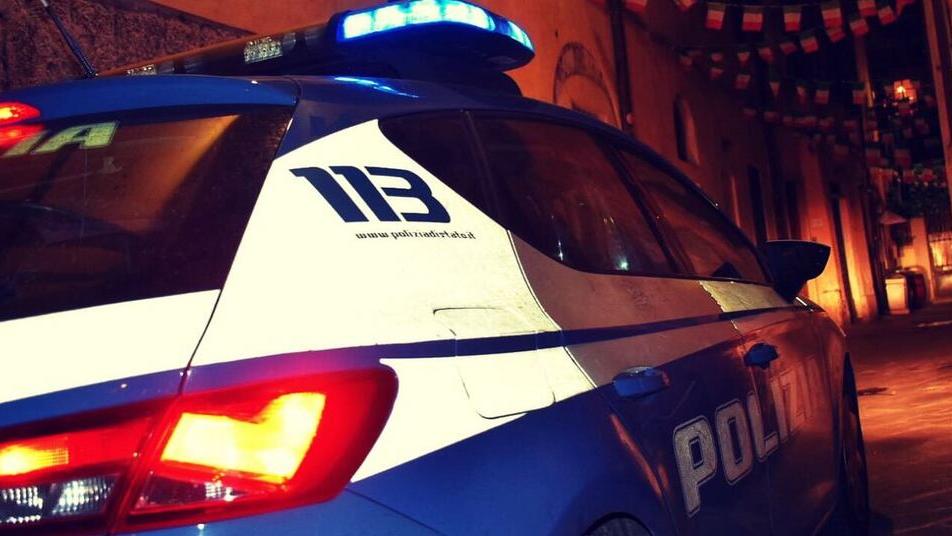 Pisa, inseguito dalla donna palpeggiata: preso dai poliziotti e denunciato