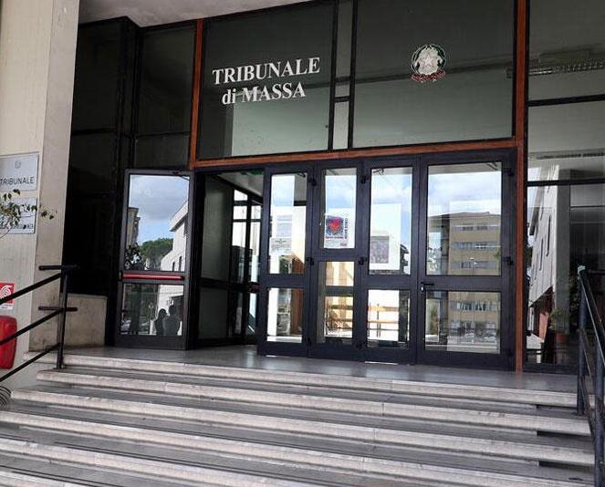 Massa, rifiuti pericolosi abbandonati: l’imprenditore viene assolto