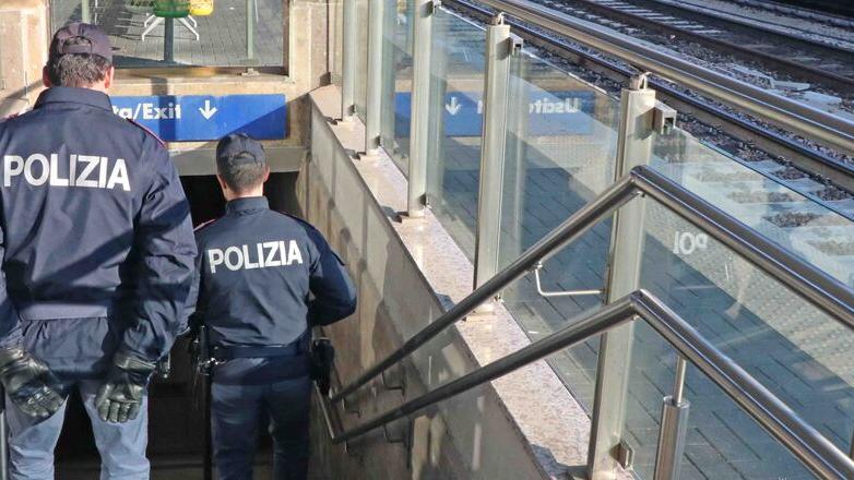 Livorno, scoperto a rubare alla stazione: inseguito e arrestato dalla Polfer<br>