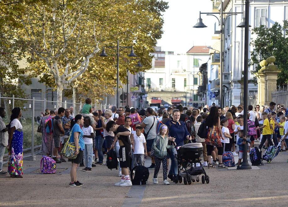 Tra sorrisi, algoritmi e cantieri aperti: la prima campanella a Piombino è in discesa
