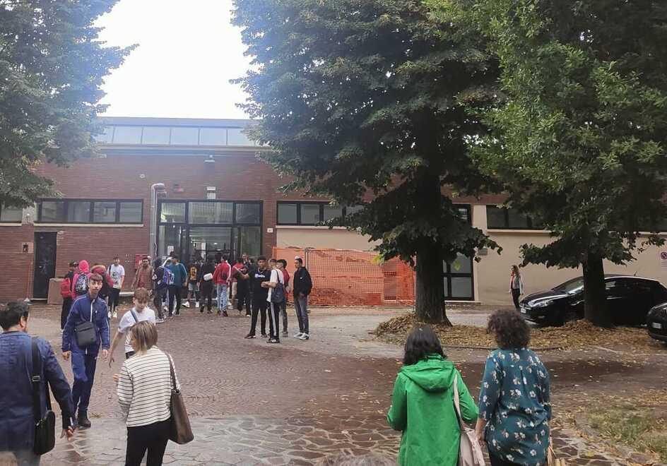 Modena Il primo giorno di scuola nel Corni ritrovato «Patto per la sicurezza» 