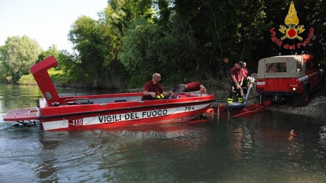 Signa, scompare nel lago ai Renai a bordo di una canoa: ricerche in corso