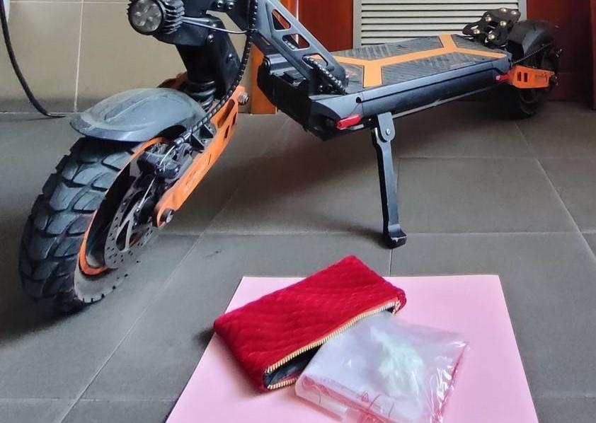 Scappa davanti agli agenti, nel borsello nascondeva cocaina: 25enne arrestato a Cagliari