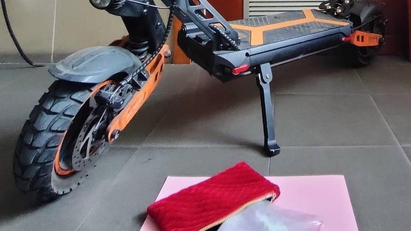 Scappa davanti agli agenti, nel borsello nascondeva cocaina: 25enne arrestato a Cagliari