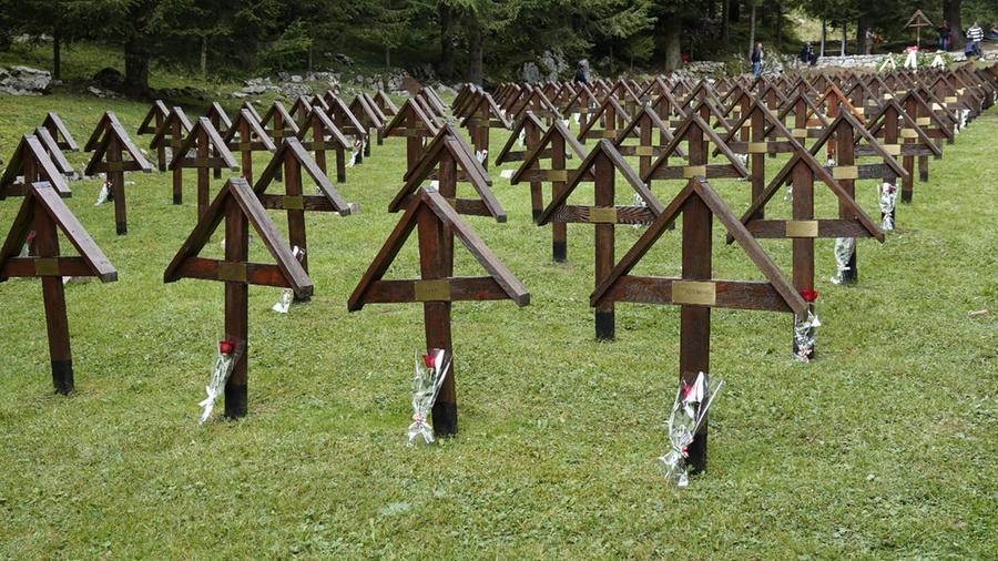 L’omaggio ai Caduti della Brigata Sassari al cimitero di guerra di Casara Zebio