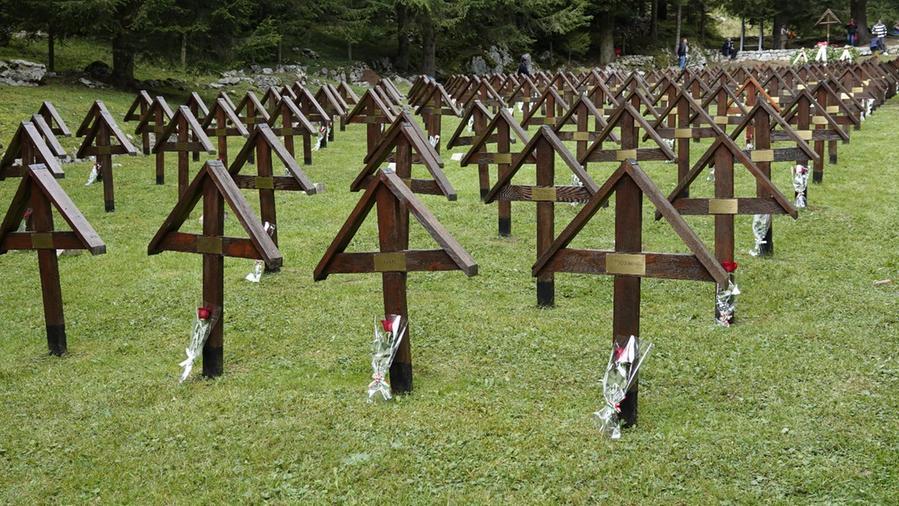 L’omaggio ai Caduti della Brigata Sassari al cimitero di guerra di Casara Zebio