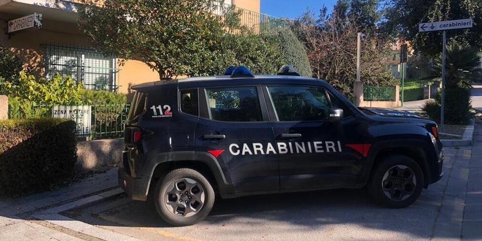 Trinità d'Agultu, giovane trovata morta in casa: indagine contro ignoti in Procura 