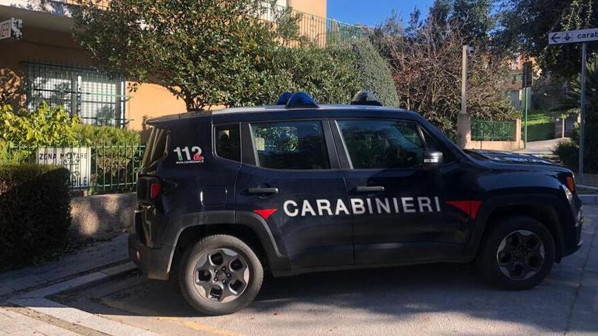 Trinità d'Agultu, giovane trovata morta in casa: indagine contro ignoti in Procura