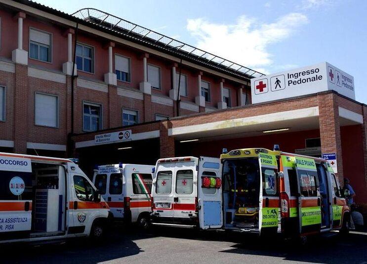 Pisa, morto a 48 anni dopo 16 ore di attesa al pronto soccorso. Entrato in “codice verde”, poi una catena di errori