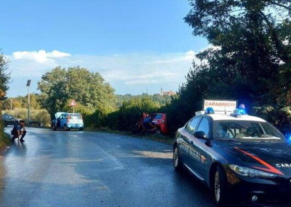 Lucca, grave dopo l’incidente: la sua auto urtata da un camion