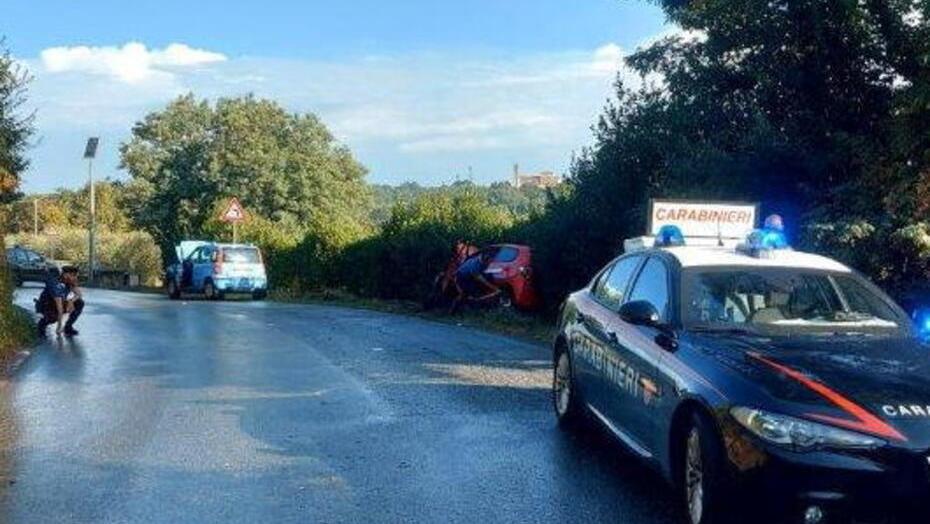 Lucca, grave dopo l’incidente: la sua auto urtata da un camion