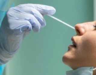 Covid, contagi in aumento a Ferrara e prime assenze negli uffici