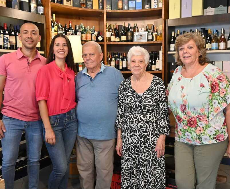 Venturina, l’Enoteca da Furio chiude dopo 55 anni. Lo storico negozio cambierà volto
