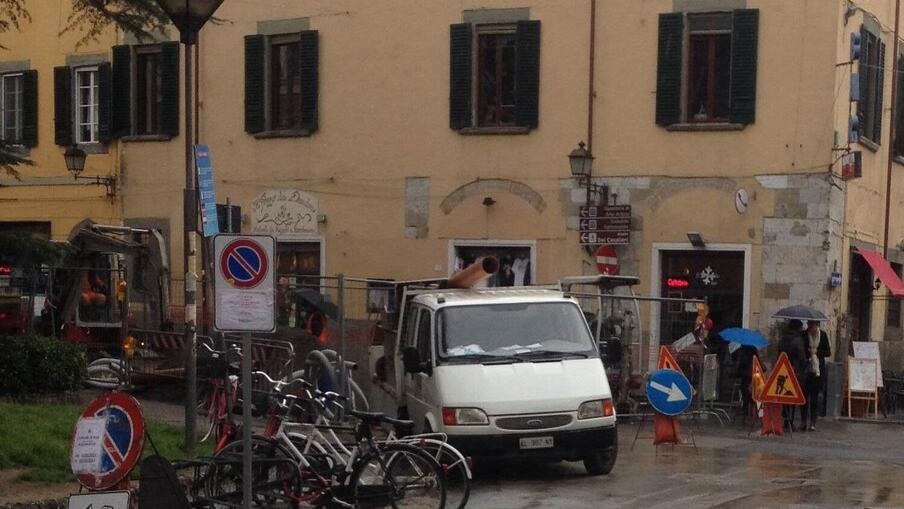 Pisa, ruspe nel cuore della città per far rinascere via dei Mille. Le ripercussioni sul traffico
