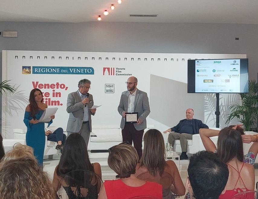 Premiato Andrea Caciagli, il regista pratese che ha raccontato l’Alzheimer di nonna Anna tra dolore e ironia