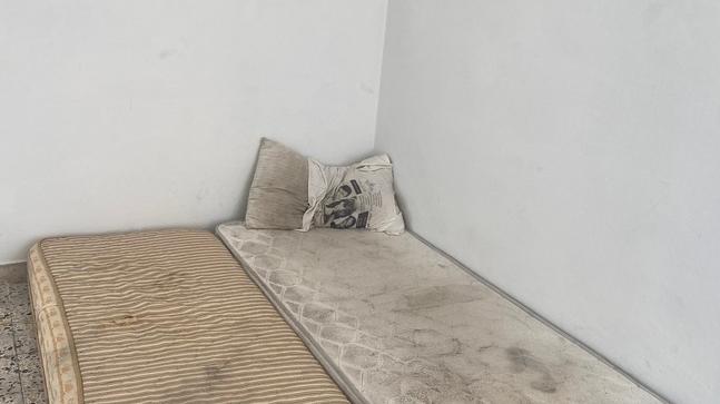 Livorno, viaggio nel Calafati “ferito”. E ora l’Authority fa pulire la via<br>