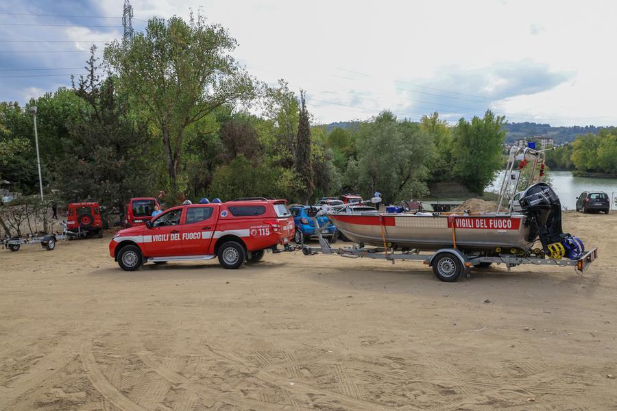 Signa, trovato morto il 43enne caduto nel lago: la tragedia durante un allenamento con la canoa