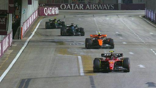 Formula 1, la Ferrari torna a vincere: Sainz primo a Singapore