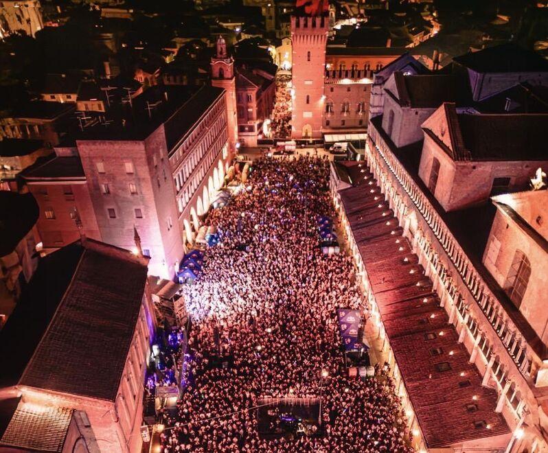 Ferrara, i concerti fanno discutere: «Stop al consumo di città»