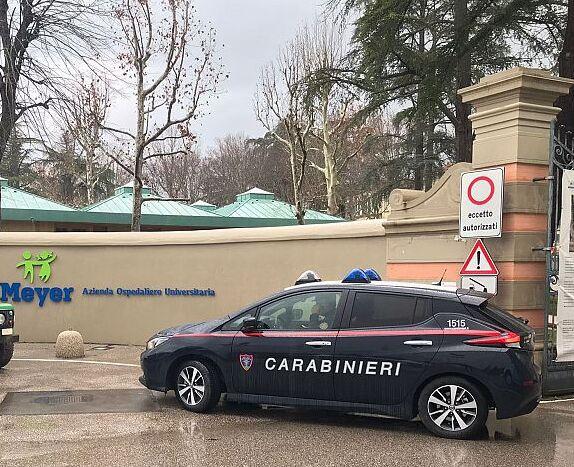 Bimbo di 4 anni caduto dalla finestra, denuncia per un genitore