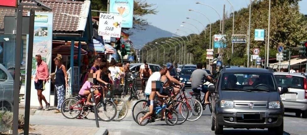 Massa, i turisti sono meno ma più esigenti: preferiscono il bungalow alla tenda