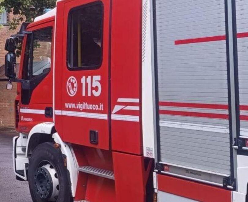 Massa, non risponde al telefono: i colleghi lo trovano morto