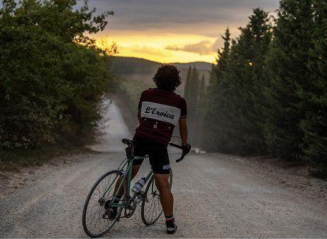 L’Eroica, tutta l’Italia in sella a una bici, dal bambino al nonno si pedala in Toscana<br type="_moz" />
