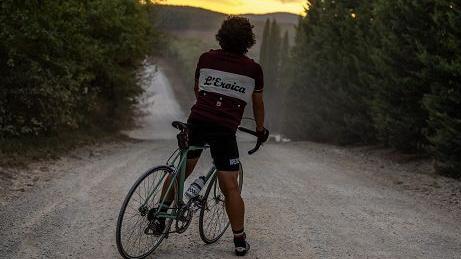 L’Eroica, tutta l’Italia in sella a una bici, dal bambino al nonno si pedala in Toscana<br type="_moz" />