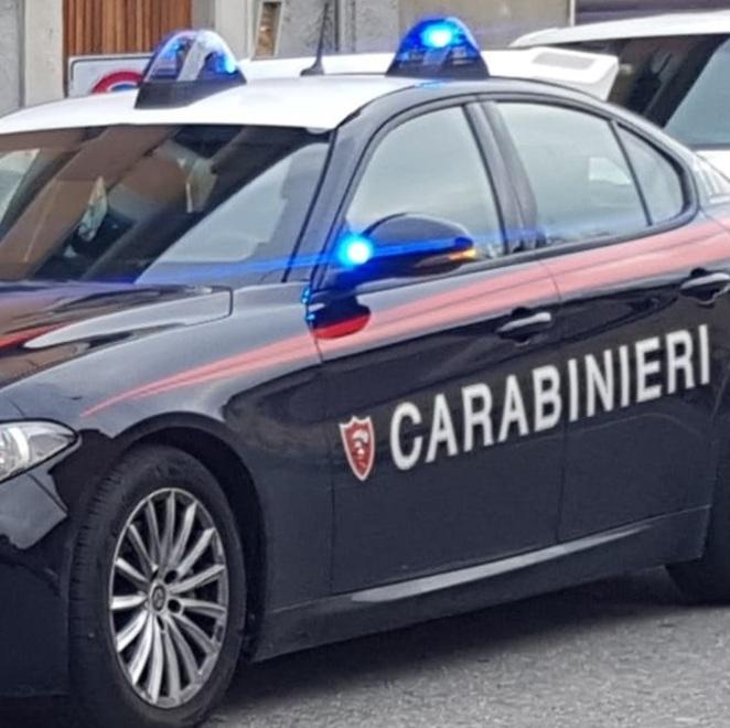 Mamma e papà al matrimonio lasciano la figlia di 8 mesi chiusa in auto. La giustificazione dei genitori