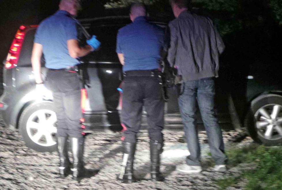 Giallo al parcheggio, trovato morto nell’auto 