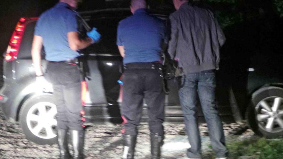 Giallo al parcheggio, trovato morto nell’auto