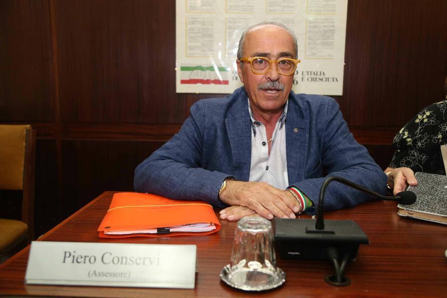 
	Piero Conservi durante una seduta del consiglio comunale di Santa Croce

