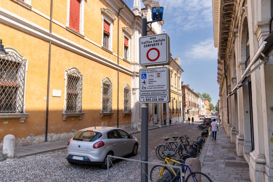 Ferrara, il Tribunale ripristina 58 multe: niente via libera dentro la Ztl