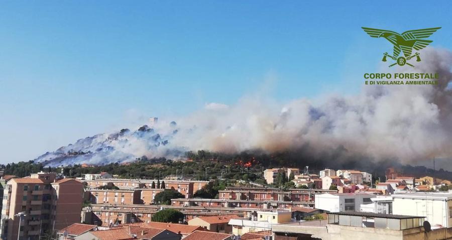 Cagliari, 50enne arrestato per gli incendi nel parco di San Michele