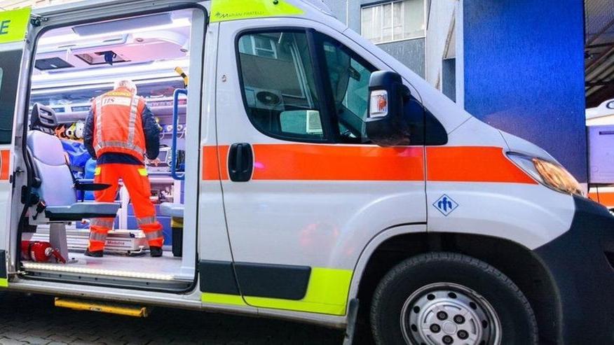 Camaiore, operaio di 43 anni trovato morto in un fosso
