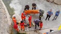 Alghero, vivo per miracolo dopo un volo di 7 metri dal bastione