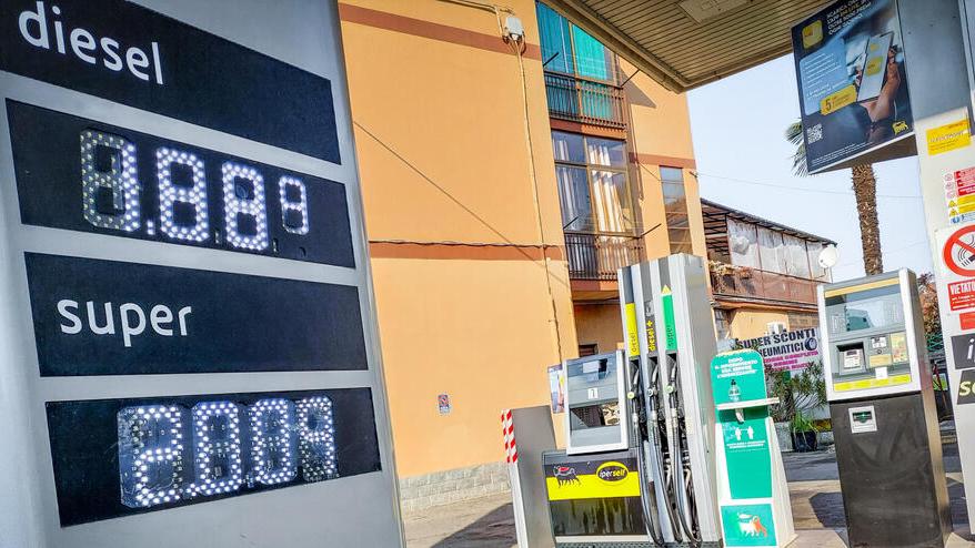 Benzina al self sopra i 2 euro anche a Modena: ecco dove si risparmia in città<br type="_moz" />