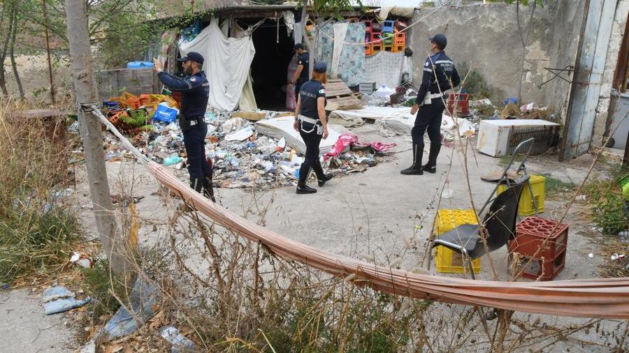 Sassari, un pezzo di vetro come arma per cercare di colpire gli agenti