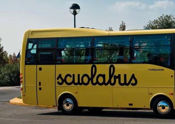 San Giuliano, disastro scuolabus: ritardi e servizi annullati all’ultimo