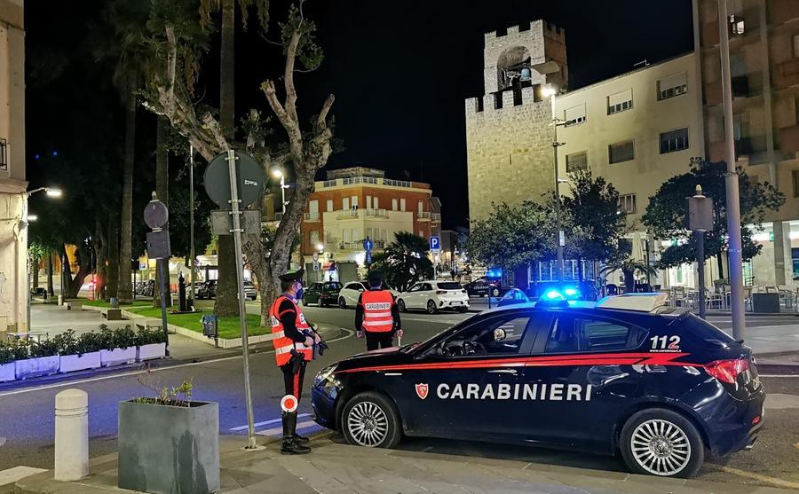 
	<br />
	Posto di blocco dei carabinieri

