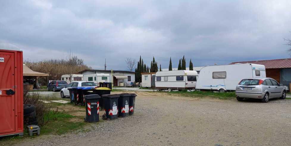 Prato, il vicesindaco Faggi: «Chiuderemo i campi nomadi ma non ci piacciono le ruspe»