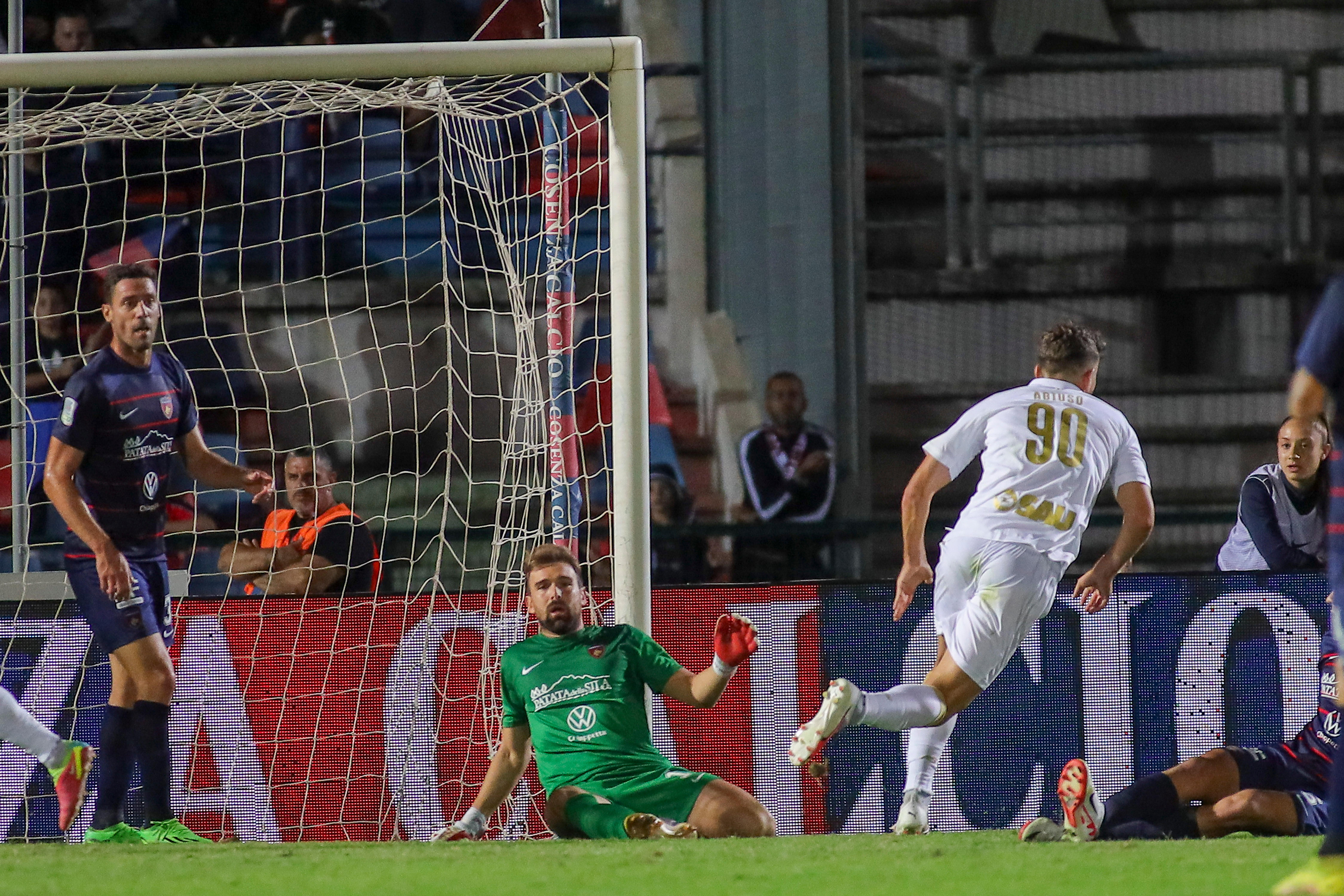 Modena, Abiuso sa come si fa: «Il mio gol più bello? Col Lecco»<br>

