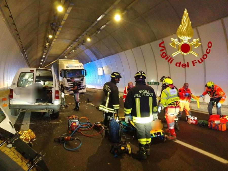 Violento scontro frontale in una galleria tra Budoni e San Teodoro: tre feriti gravissimi