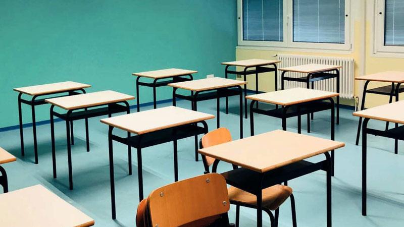 «Presa per i capelli dalla bidella»: la denuncia degli studenti del Cecioni di Livorno