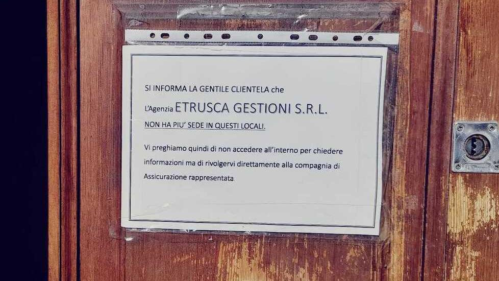 Livorno, assicuratrice indagata per truffa: decine di denunce in Procura. Chi è e come raggirava i clienti