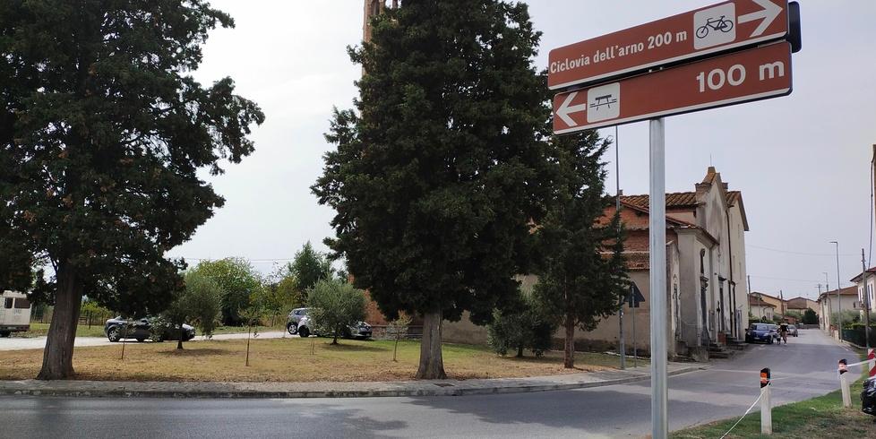 San Miniato, la Ciclopista dell’Arno (senza Arno): lontana dal fiume e in mezzo alle auto