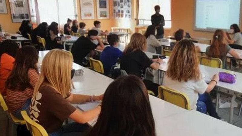 Livorno, studentessa di 16 anni ancora senza una classe. «Esclusa perché non ci sono abbastanza posti»